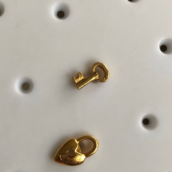 Lock and key -Key to my Heart stud earrings - Picture 6 of 6